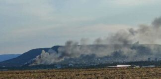 Пожар гори в складове на бившия ремонтен завод в Шумен