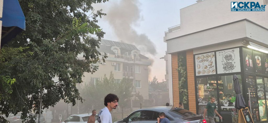 Пожарът в Лозенец Снимка Искра бг
Голям пожар е пламнал тази вечер