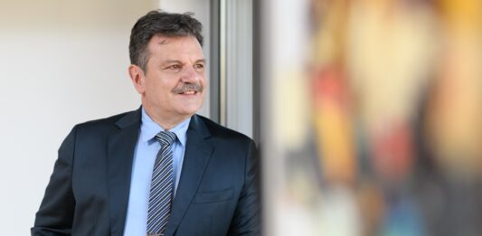 Председателя на здравната комисия в парламента д-р Александър Симидчиев