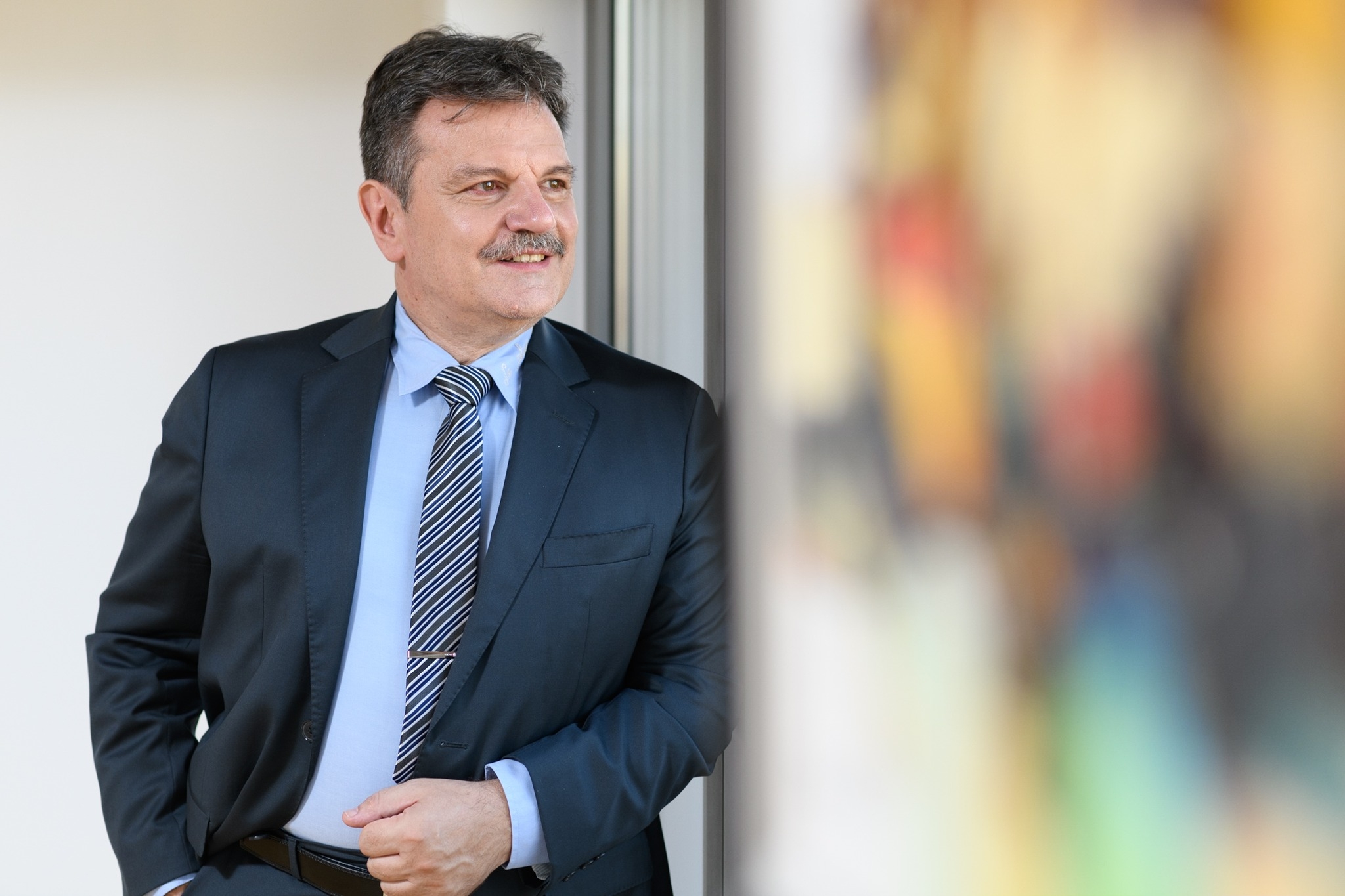 Еврозоната е група от страни в Европа които използват една