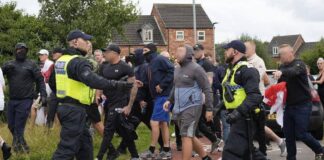 Размирици в Англия