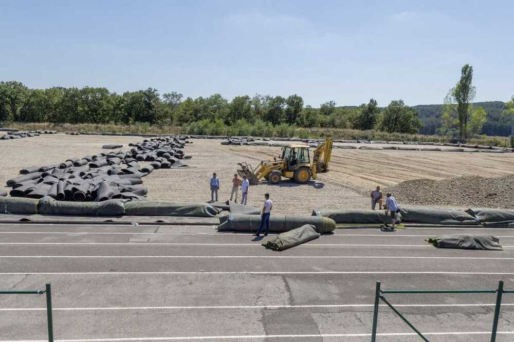 Започна основен ремонт на градския стадион в Джебел съобщиха от