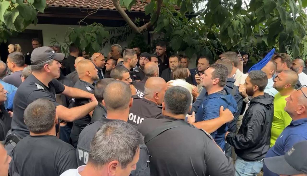 Около сараите на почетния председател на ДПС Ахмед Доган в