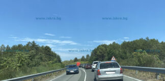 Задръстване по пътя Бургас-Царево