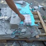 Цигари, отлети в бетонна плоча