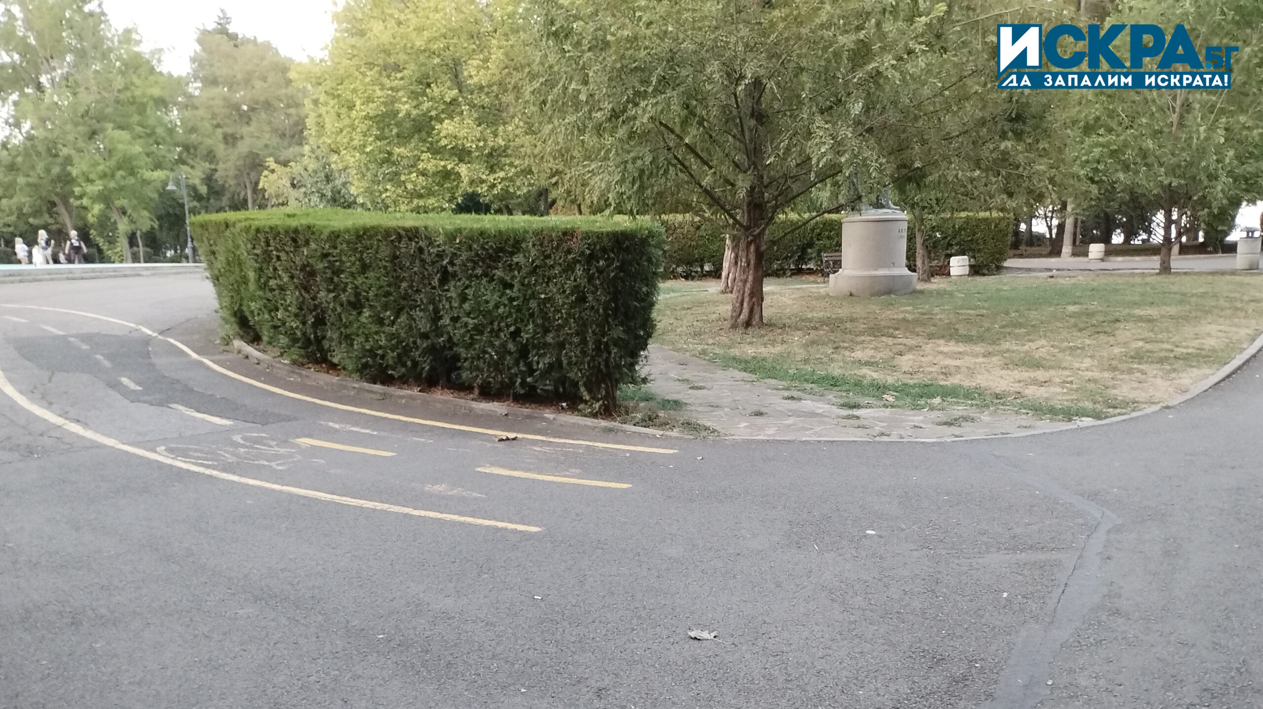 Не отвсякъде в Морската градина на Бургас може да се