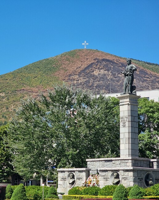 Общоградски поход до 33 метровия кръст на Бармук баир край Сливен