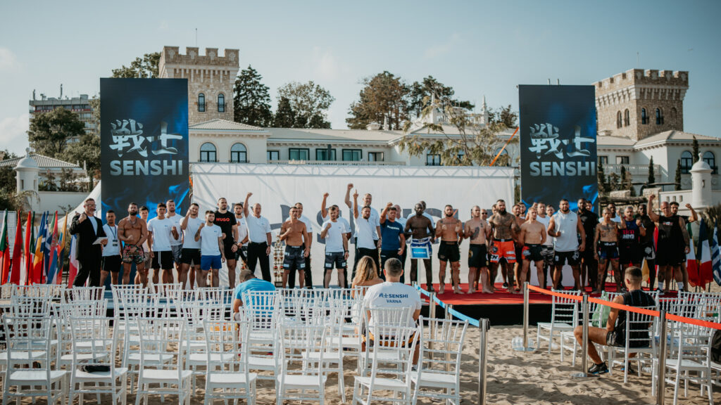 Официалният кантар за бойците които ще се изправят на арената