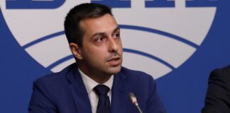 Деян Николов