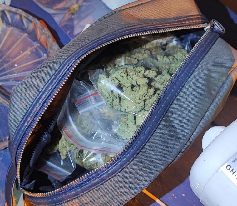 Вчера кюстендилски криминалисти са задържали 17 годишен ученик за притежание на