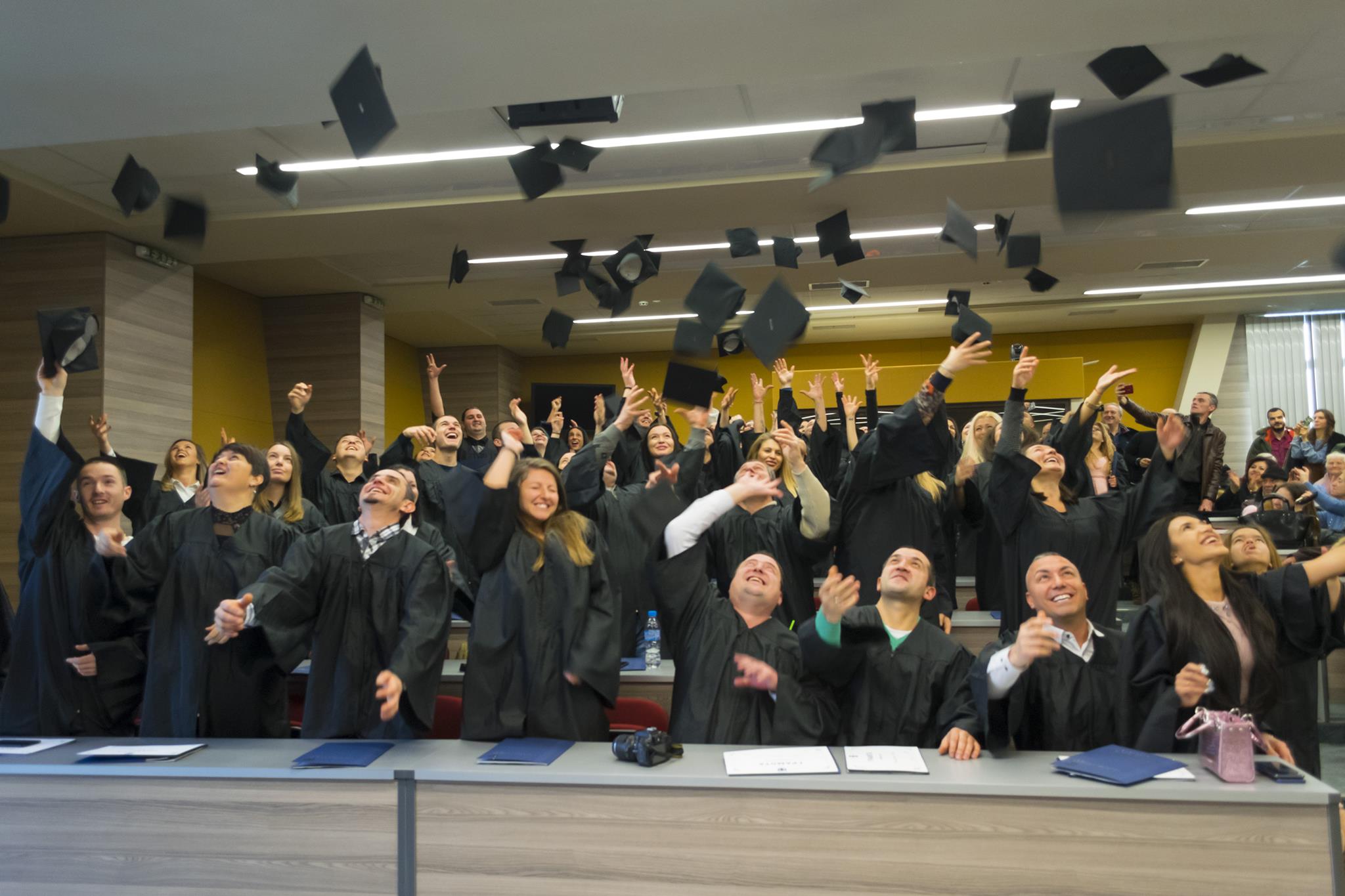 Парламентът гласува за закриването на частното висше учебно заведение  в