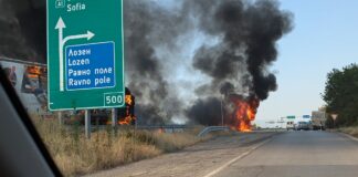 Запалени камиони на АМ "Тракия" на входа на София