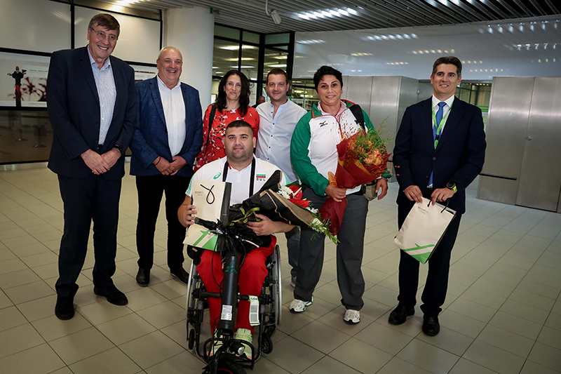 Министърът на младежта и спорта Георги Глушков посреща на българска