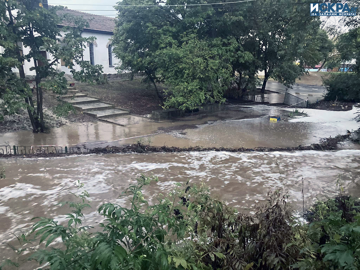 Обилните дъждове в община Царево през последното денонощие предизвикаха поредно