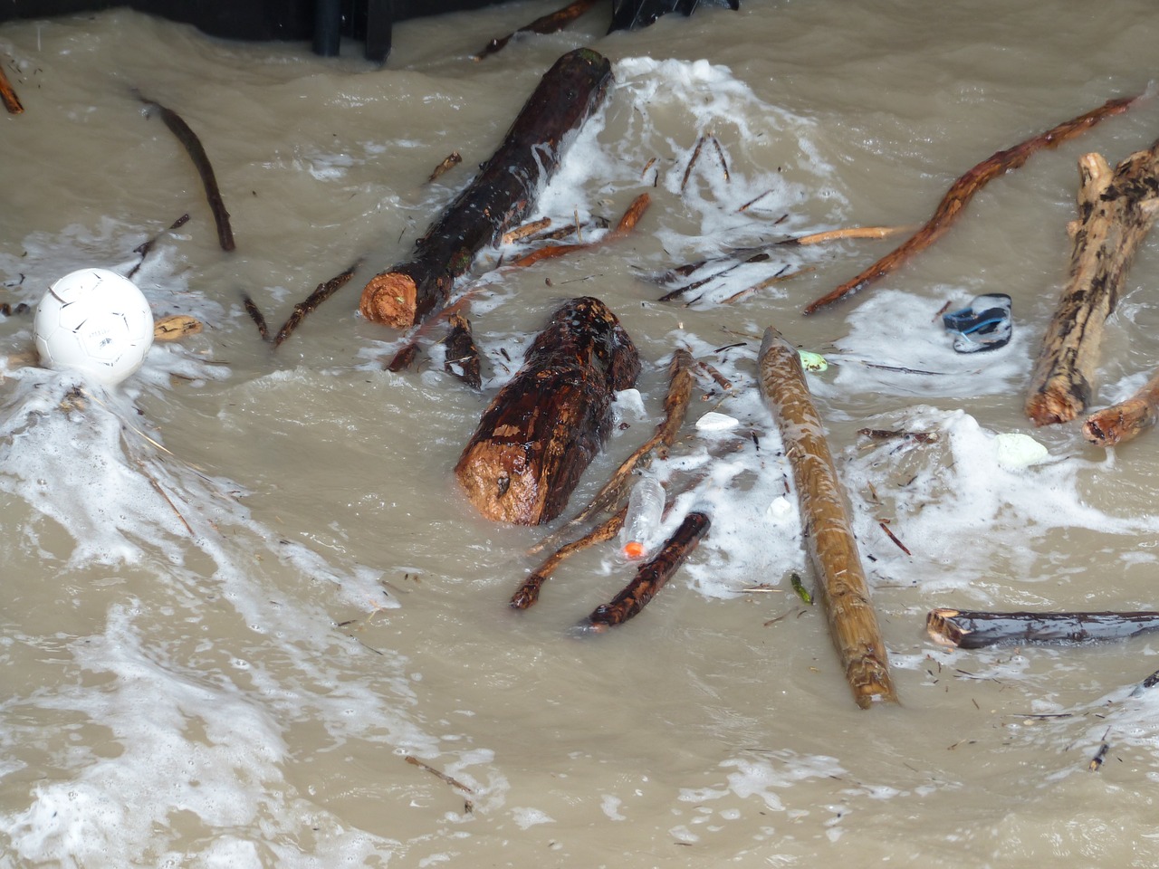 Хиляди хора са в района на Коста дел Сол в