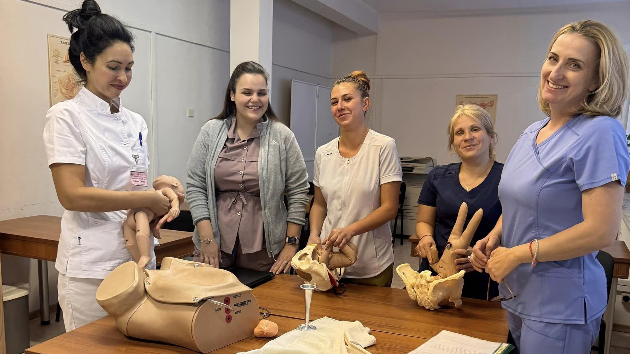 През последните две десетилетия професиите на акушерките и медицинските сестри