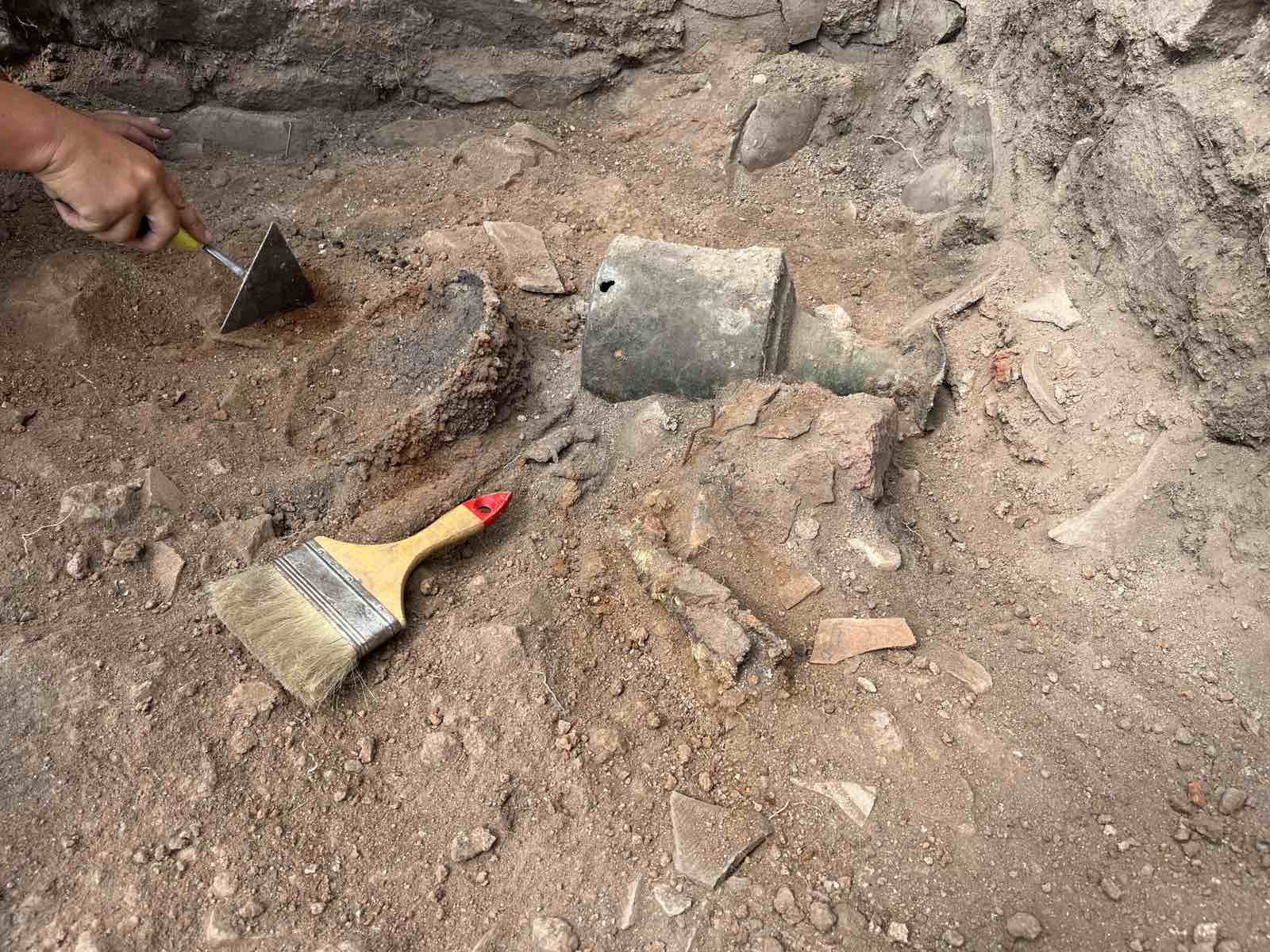 Археолози намериха бронозова кана в Националния археологически резерват Деултум –