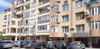 Паркиране пред гаражи в жк Възраждане Бургас