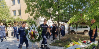 Почитат паметта на загиналите полицаи и пожарникари край Бобов дол