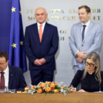 Подписване на договора за нови влакове