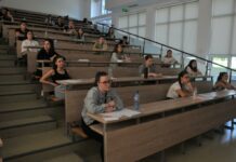 Студенти в университет проф. д-р. асен златаров