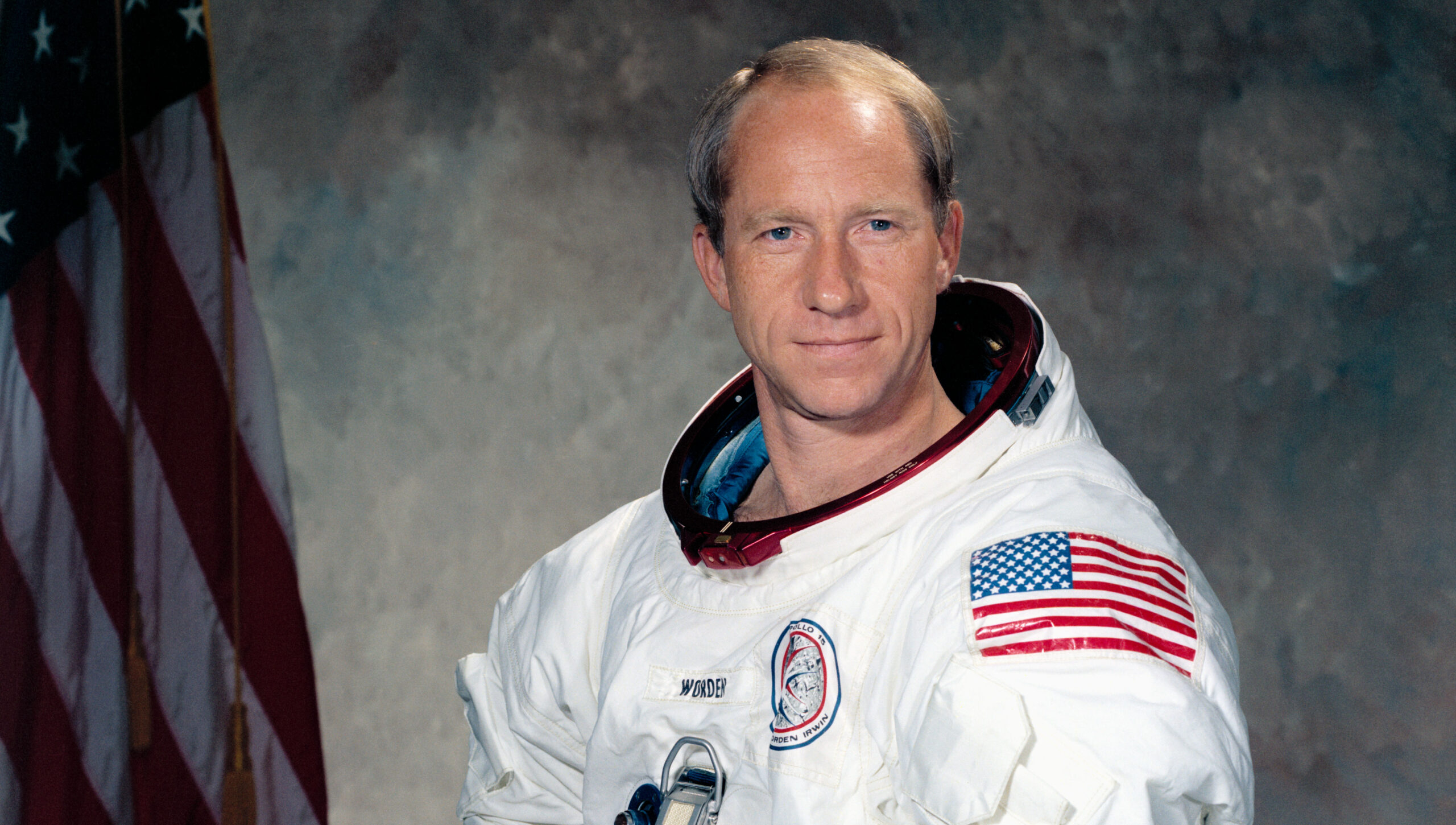 Полковник Алфред М Уордън е прекарал три дни в орбита