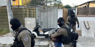 Арестуване. Снимката е от акция на ОДМВР-Бургас и е илюстративна.