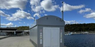 Бензиностанция за лодки на кея в кв. "Сарафово" в Бургас