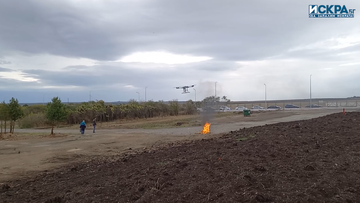 Демонстрация на това как може да бъде загасен пожар чрез