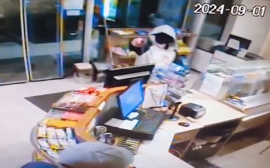 Арестуваха 28 годишен мъж за грабежа на добричка бензиностанция Въоръжен и