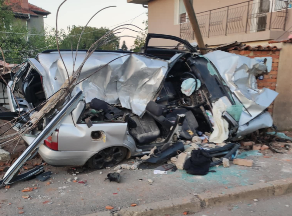 19 годишен шофьор е претърпял тежка катастрофа в Нови Искър вчера