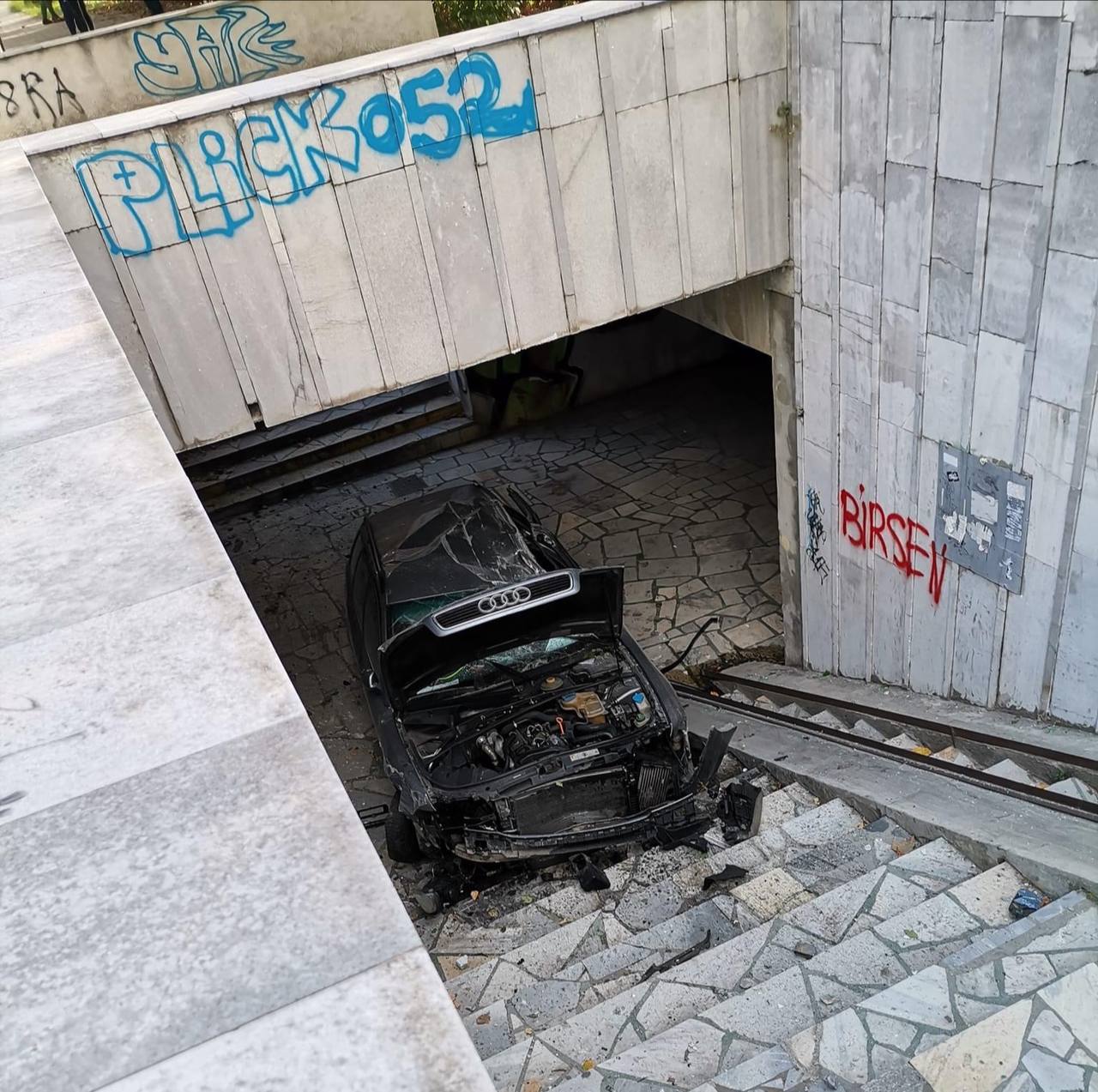 17 годишното момиче което тази сутрин приземи колата която шофираше без