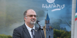 Министър Найден Тодоров откри две изложби