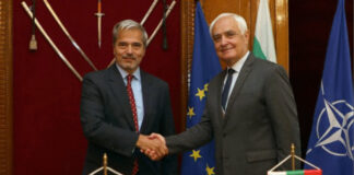 Н. Пр. Алехандро Майер и министърът на отбраната Атанас Запрянов