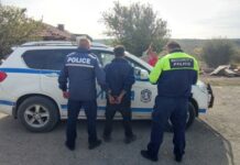 Полиция, задържан