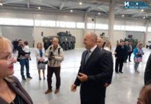 Президентът разглежда завода