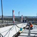 Ремонт и слагане на панели на Дунав мост