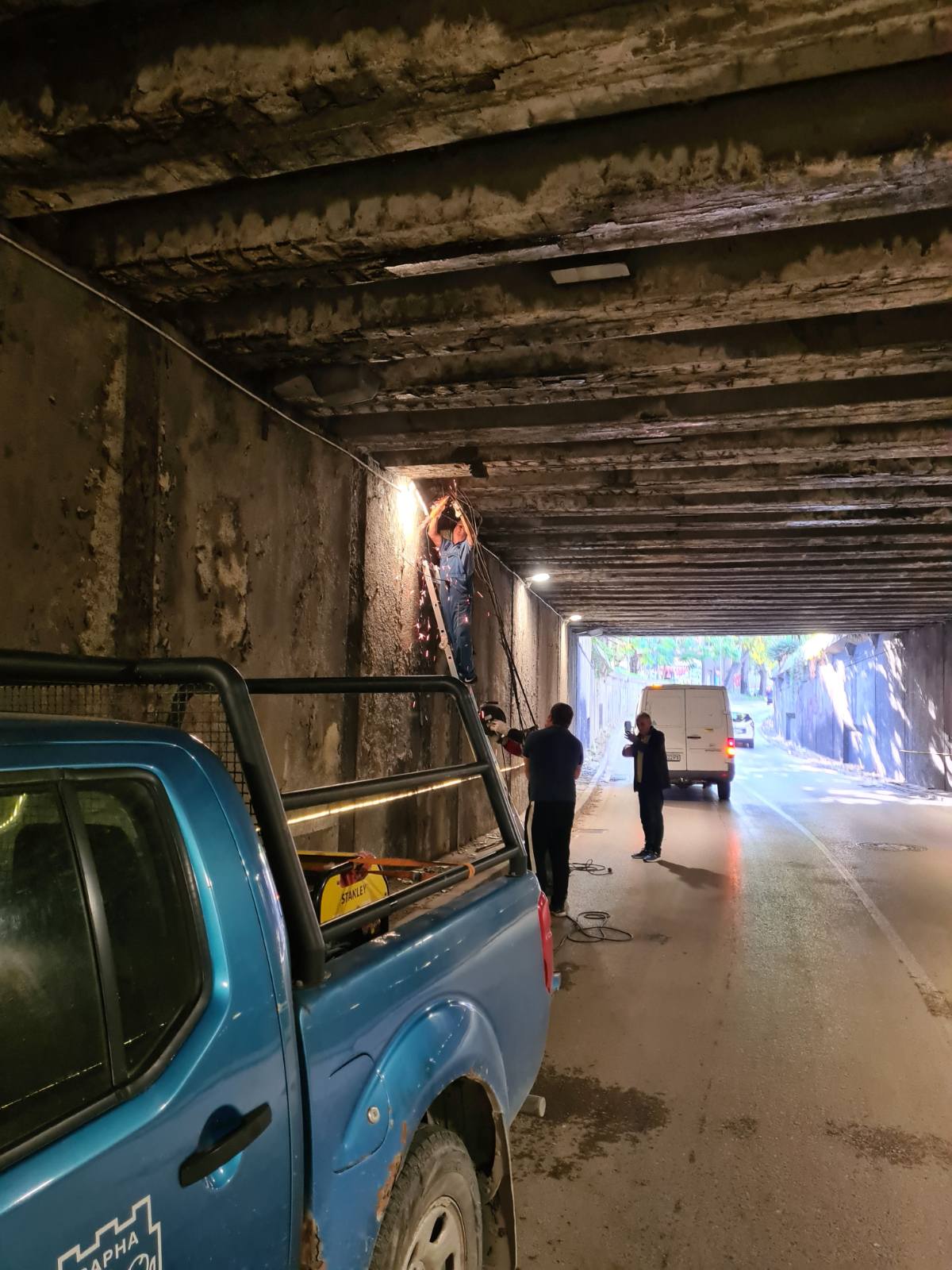 Служители на отдел Дейности по защита на населението към Община