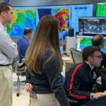 Синоптици следят урагана