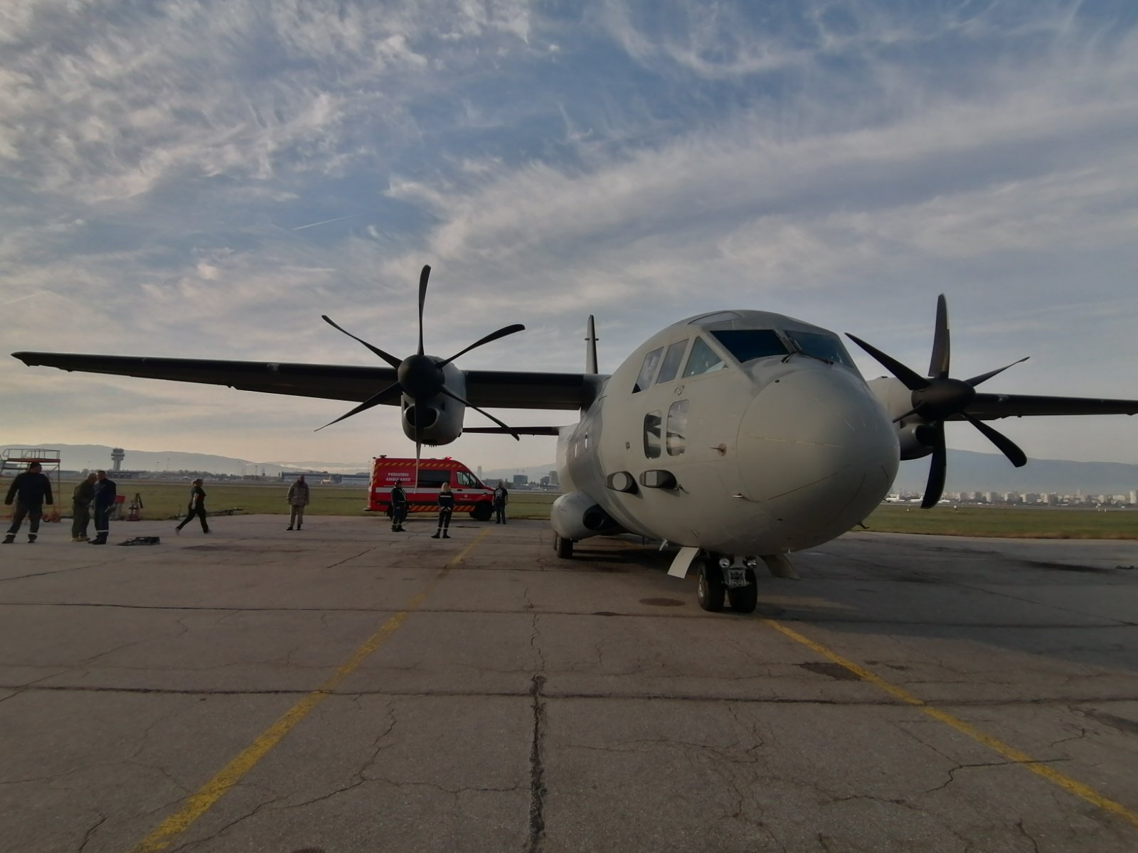 Дежурен екипаж на самолет С 27J Spartan от състава на авиобаза