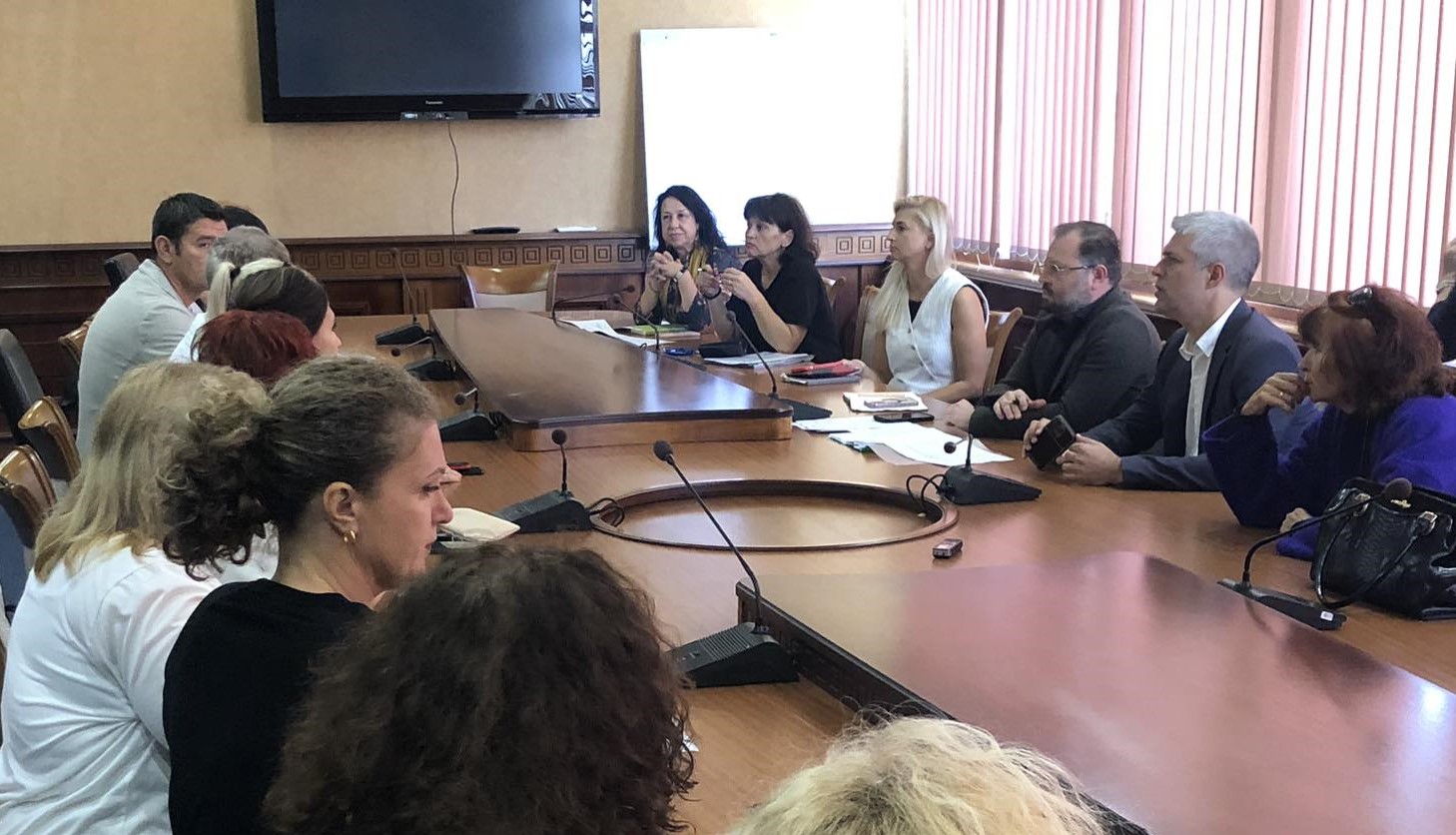 В район Одесос се извършва интензивна есенна резитба на дървета