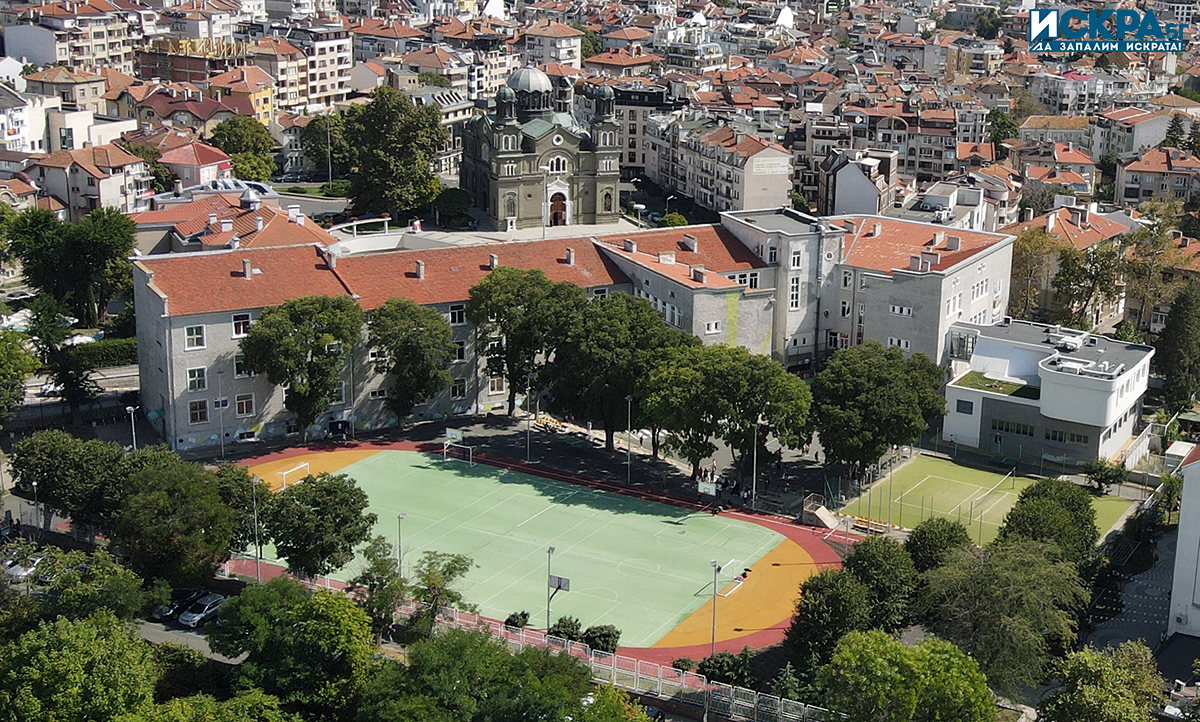 As Iskra bg reported yesterday parents of third graders from the school