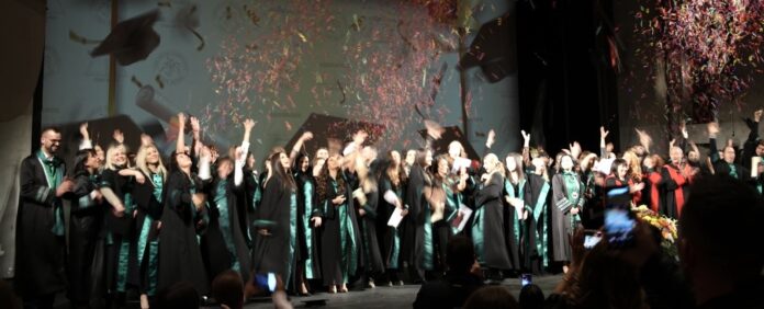 Абсолвенти