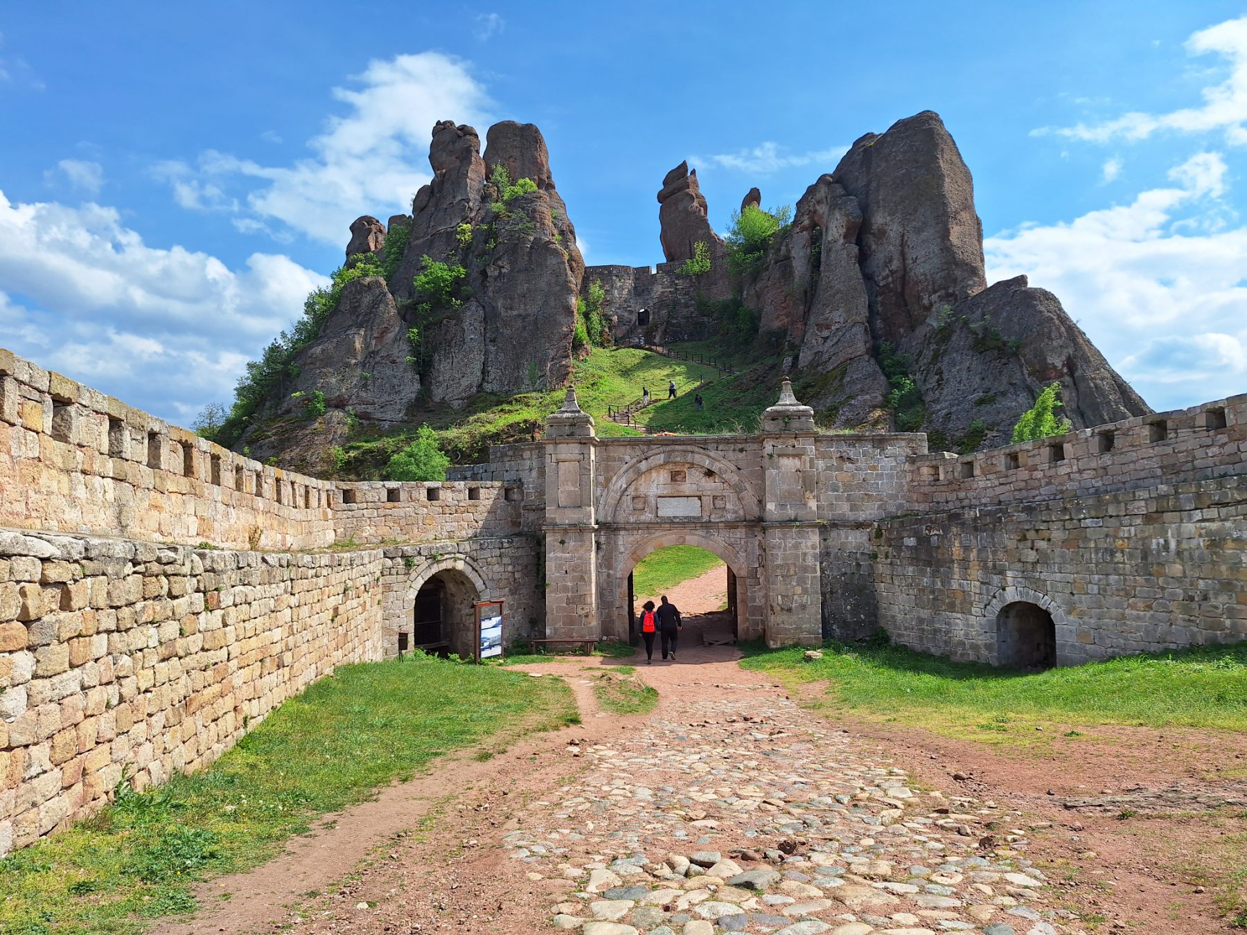 е едно от най магнетичните кътчета на България – град съчетаващ