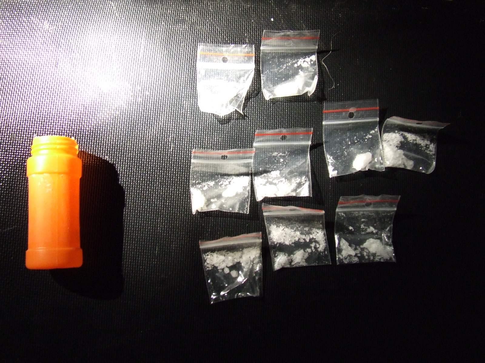 Полицията е задържала 36 годишен криминално проявен мъж уличен в разпространение