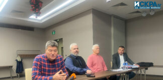 Д-р Борислав Миланов, Михаил Ненов, д-р Светослав Гачев и д-р Васил Йовков за кариесът на децата