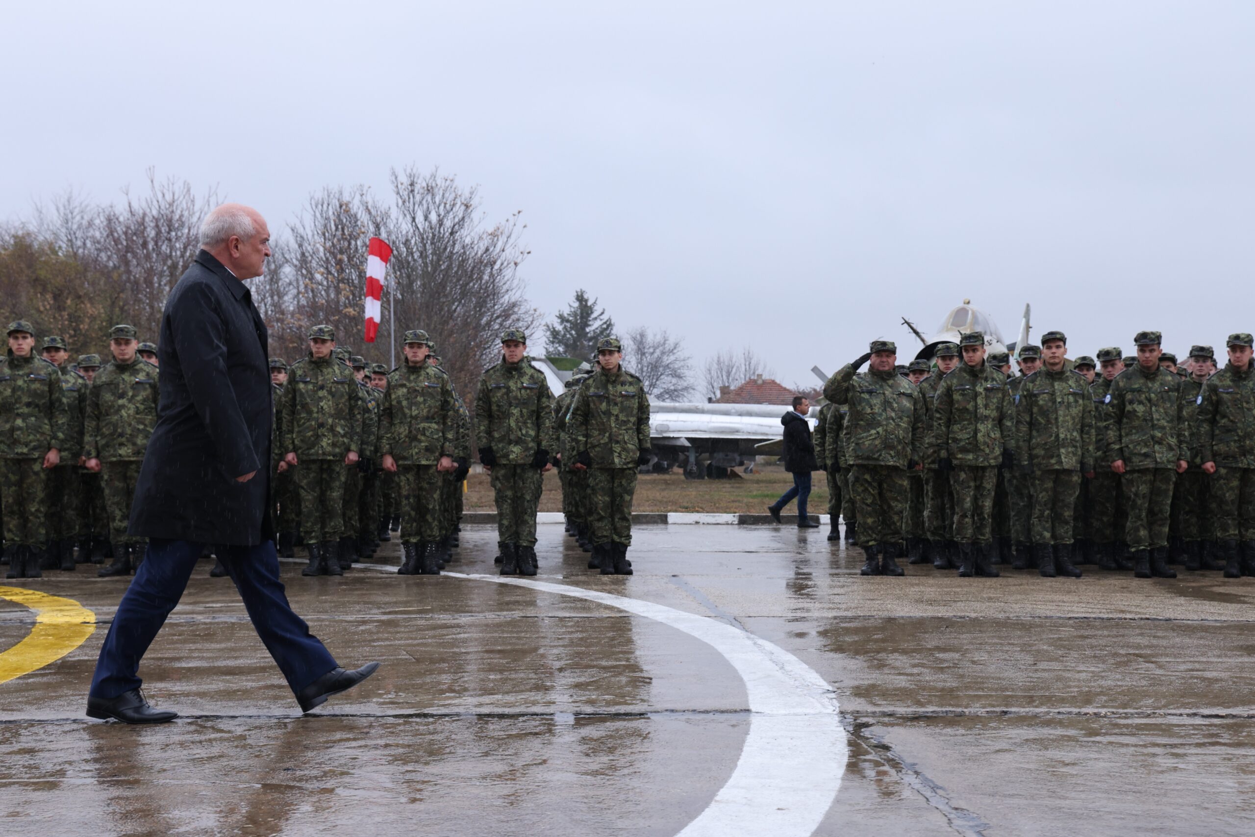 Боеспособността модернизацията и превъоръжаването на Българската армия са ключова задача