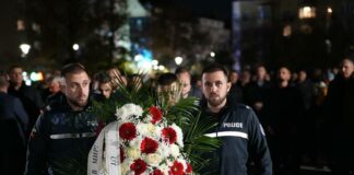 Полицаи се събраха на бдение в памет на полицай Димитър Петров