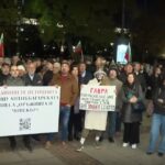 Протест пред Народния театър