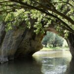 Скалният мост „Арката“ над река Вит